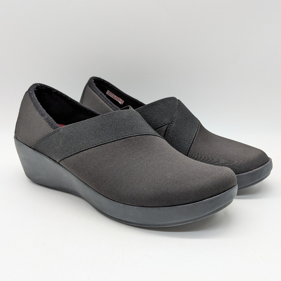Crocs Busy Day Stretch Black Asymmetrical Slip On Wedge Shoe 8 - Picture 1 of 8
